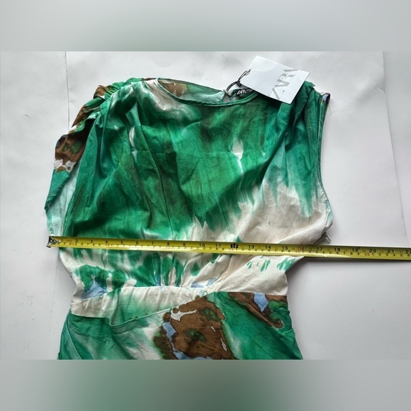 New Zara bloggers favourite Short Printed Asymmetric Dress
Green printed - Picture 9 of 12